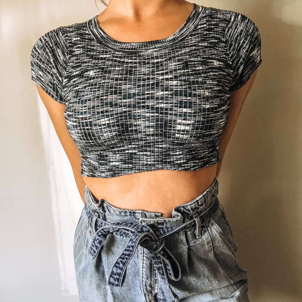 Cropped knit shirt
